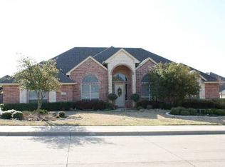 301 Meandering Ln, Burleson, TX 76028