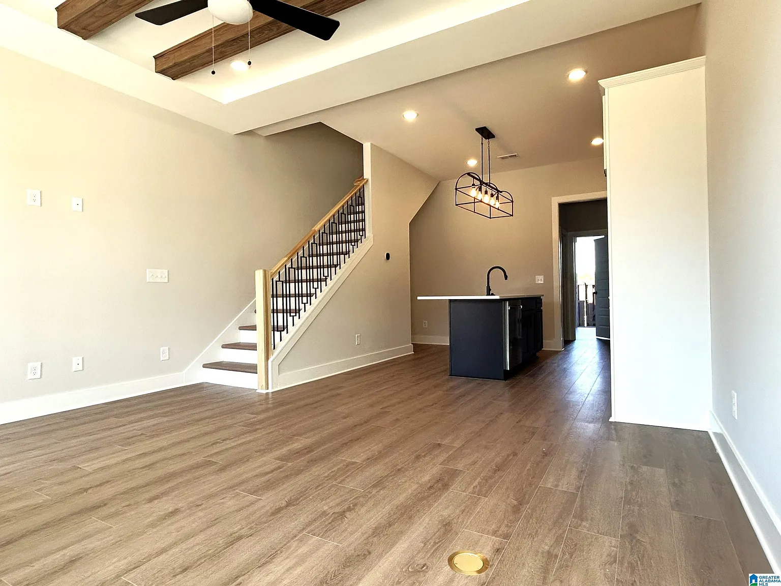 3 bed, 3.0 bath, 1380 sqft, $2,340 — Photo 4