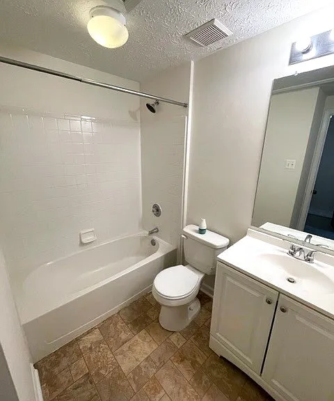 928 Jessicas Ln — Photo 4