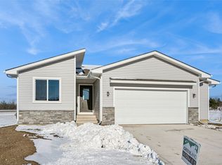 25135 Bluebird Cir, Adel, IA 50003