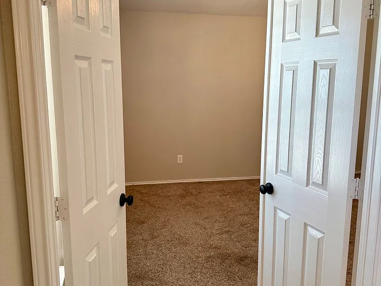 5704 Drystone Ln — Photo 10