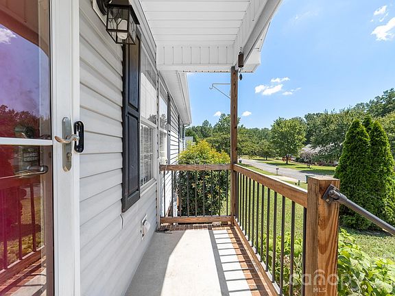 4th image of 3009 Drake Dr