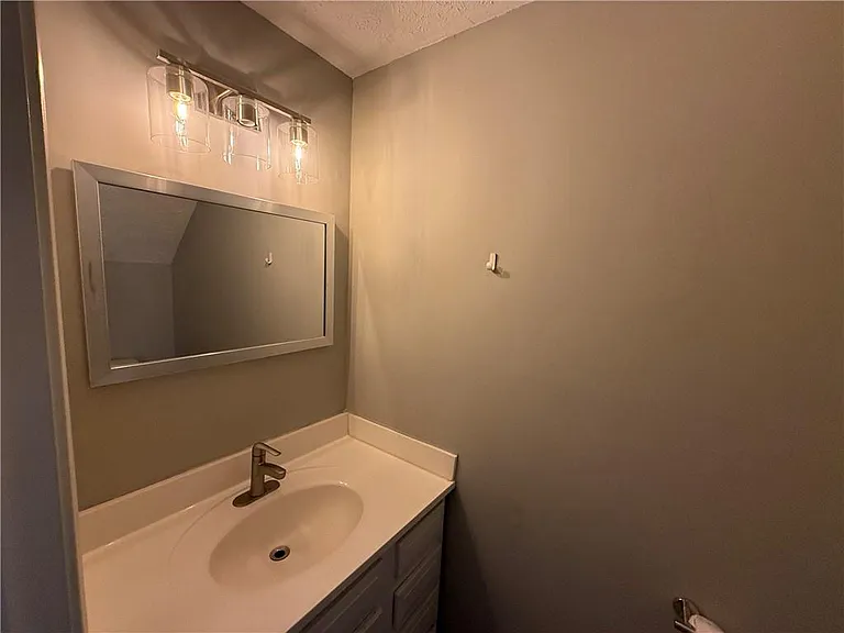 1020 Dassow Ct — Photo 7