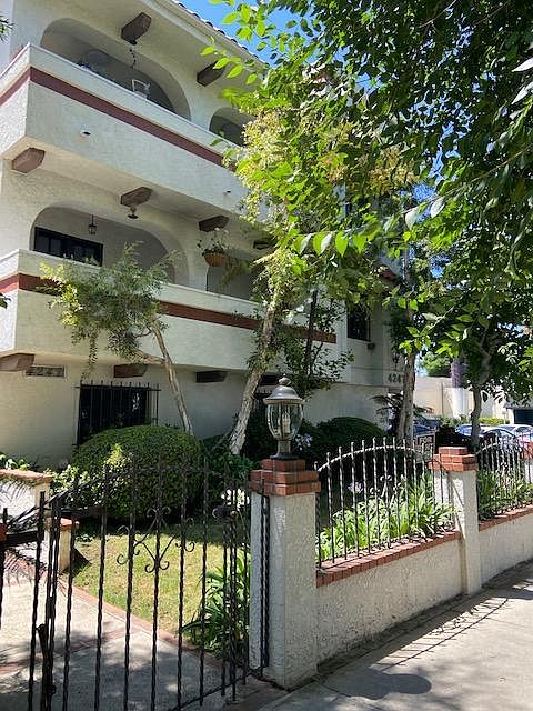 Front of Building 4247 Matilija Avenue, Sherman Oaks, CA 91423