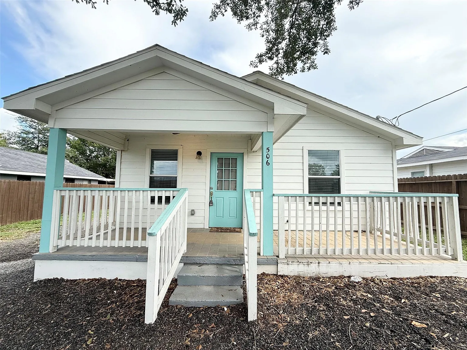3 bed, 2.0 bath, 2268 sqft, $1,650 — Photo 1