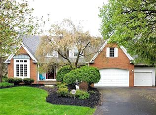 405 Deer Ct, Chagrin Falls, OH 44022