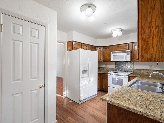 3rd image of 700 Taos Trl