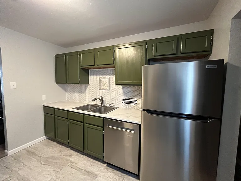 1115 NW Ozmun Ave #1 — Photo 4