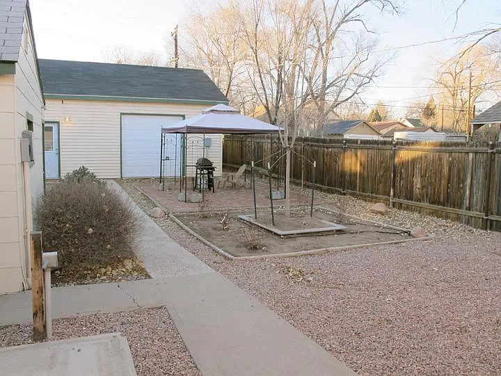 2207 Court St #B — Photo 12