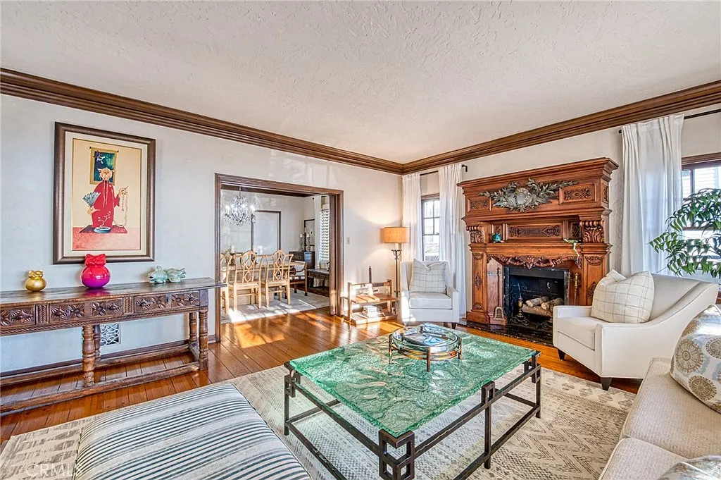 5 bed, 6.0 bath, 4838 sqft, $28,000 — Photo 4