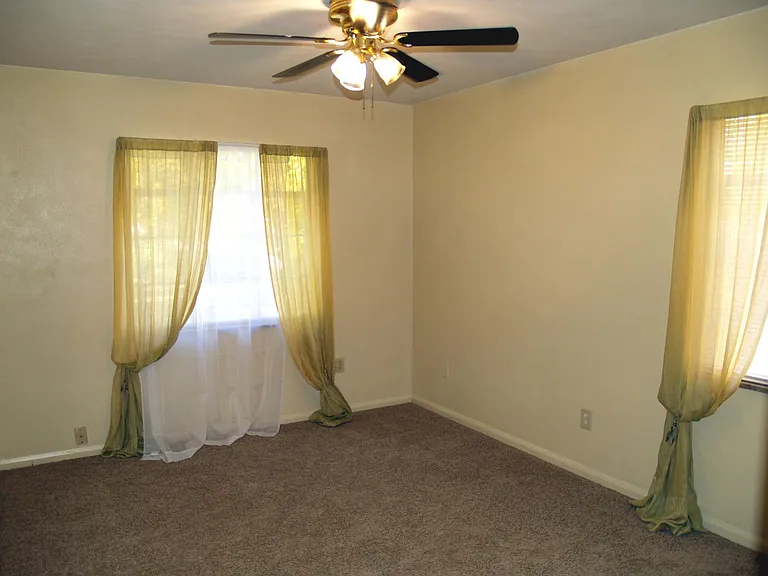 4824 Bowen Rd — Photo 3
