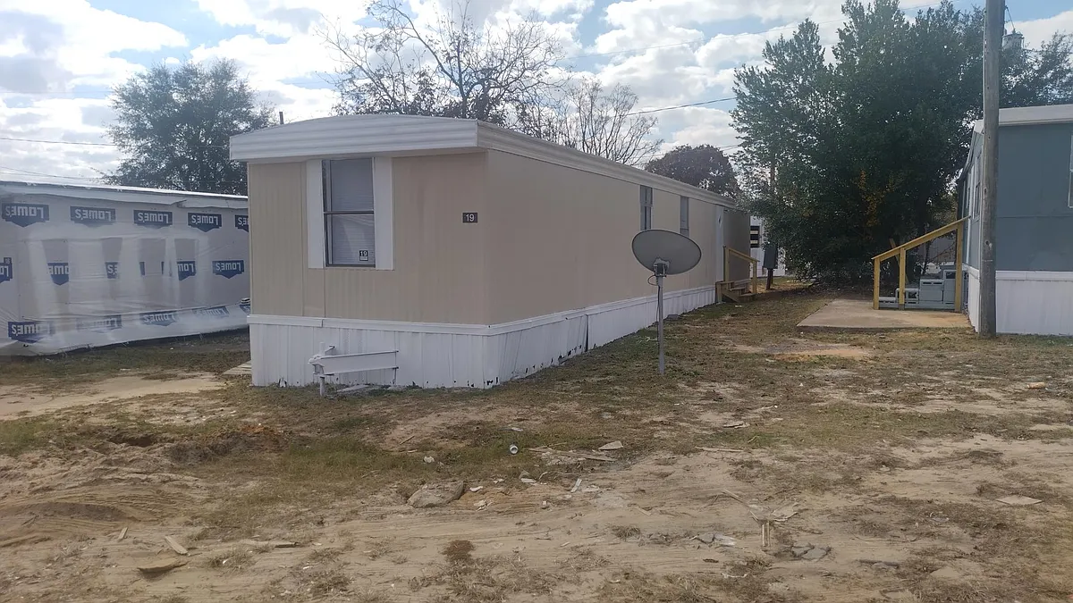 Building Photo - 3073 Deans Bridge Rd #19