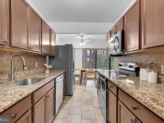 5th image of 11637 Stoneview Sq APT 2B