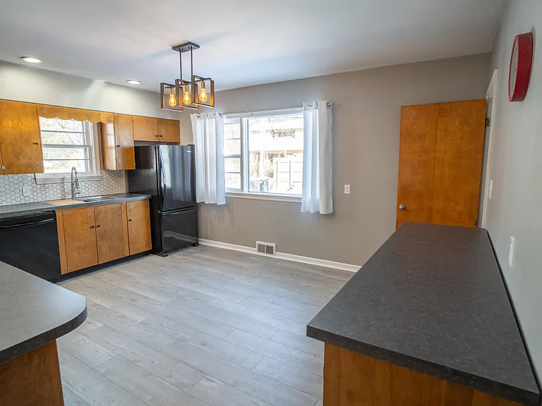1014 W Springfield Ave — Photo 6