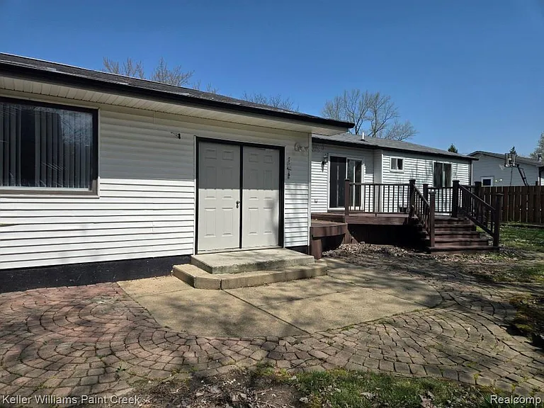 2340 Morton Grand — Photo 3