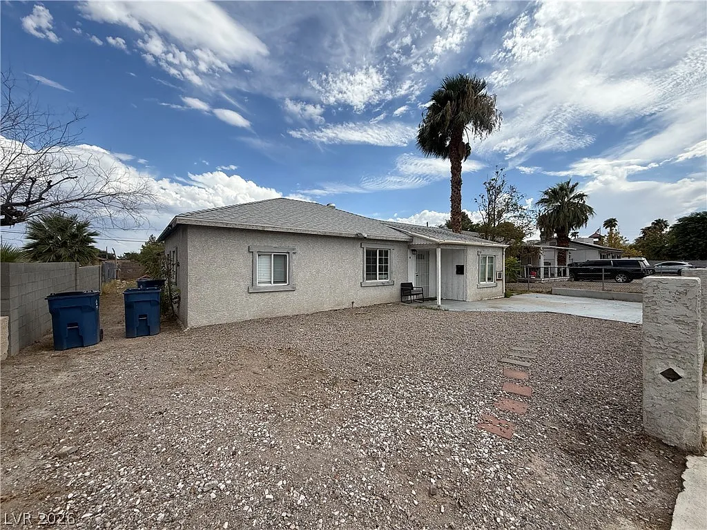 1 bed, 1.0 bath, 1396 sqft, $915 — Photo 2
