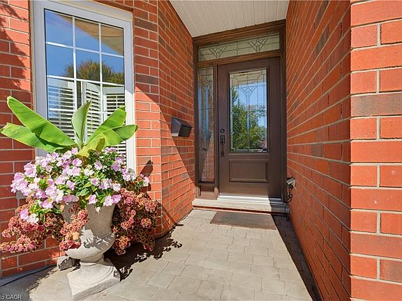 3rd image of 247 Fern Cres