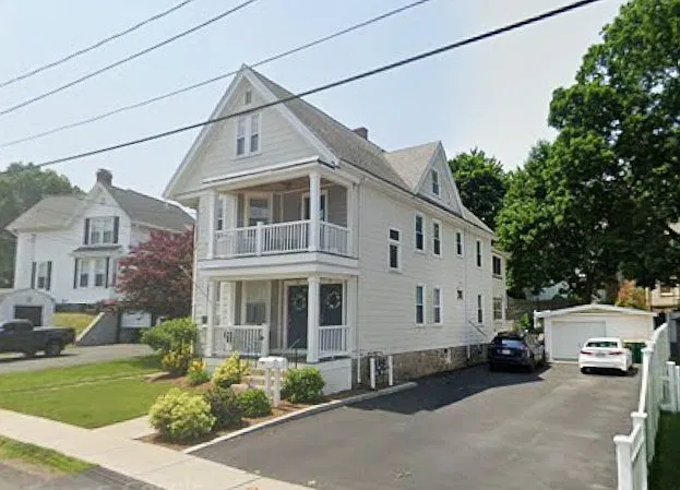 3 bed, 2300 sqft, $4,400 — Photo 2