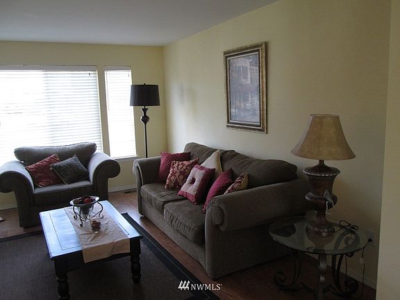 2nd image of 276 Bay Crest Court