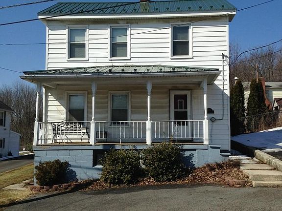 3 BR with a new metal roof