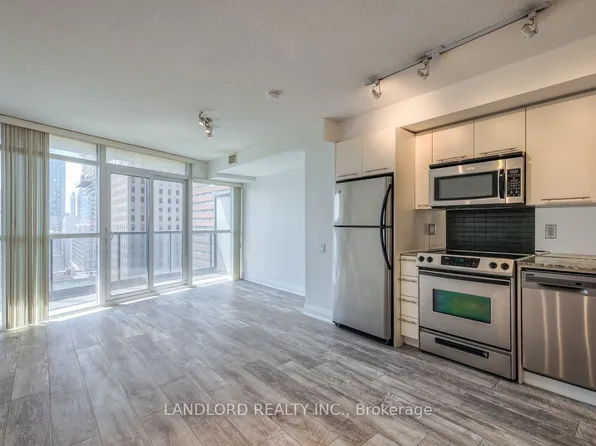 21 Carlton St #1408, Toronto, ON M5B 1L3