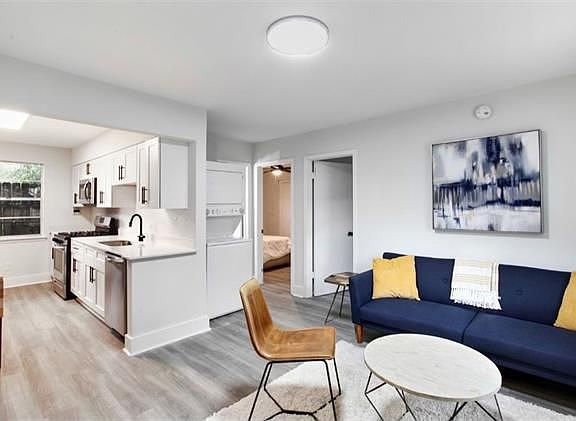2nd image of 912 4th St #202
