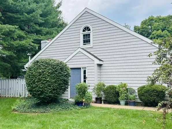 268 Crescent Dr, Hershey, PA 17033