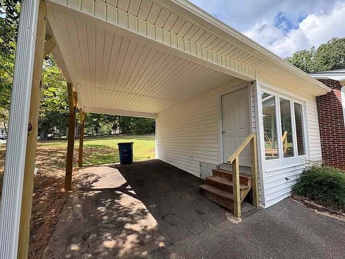 3 bed, 2.0 bath, 1376 sqft, $1,200 — Photo 4
