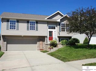 17822 Lillian St, Omaha, NE 68136