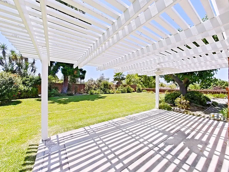 25152 Northrup Dr — Photo 16