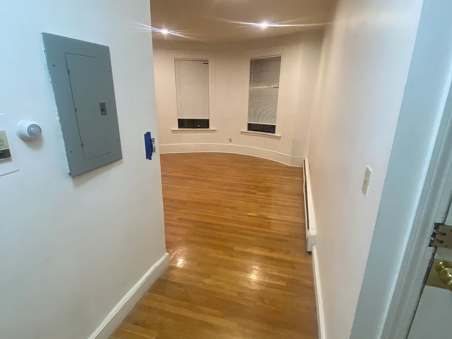 2 bed, 880 sqft, $4,000 — Photo 2