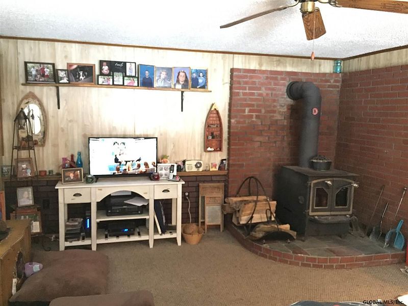 3rd image of 10 BLUEBIRD Road