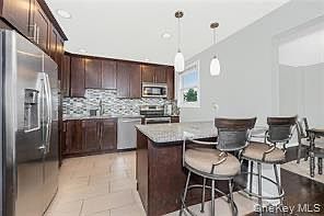3rd image of 37 Troy Ln Floor 1