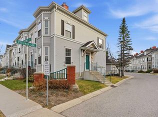 23 W Prestwick Park SE, Calgary, AB T2Z 3V3