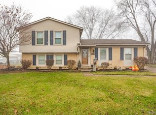 22370 Donnelly Ct, Brownstown, MI 48193