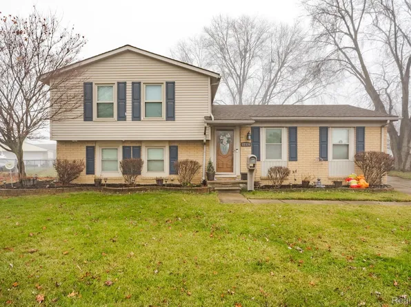 22370 Donnelly Ct, Brownstown, MI 48193