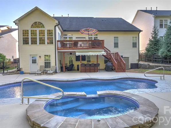 161 Crimson Orchard Dr, Mooresville, NC 28115