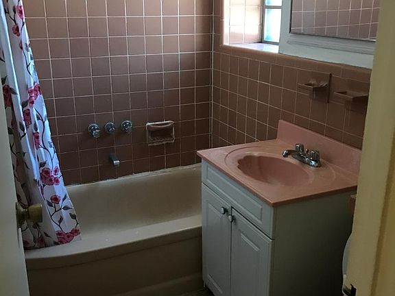 4th image of 2212 Tiemann Ave #2