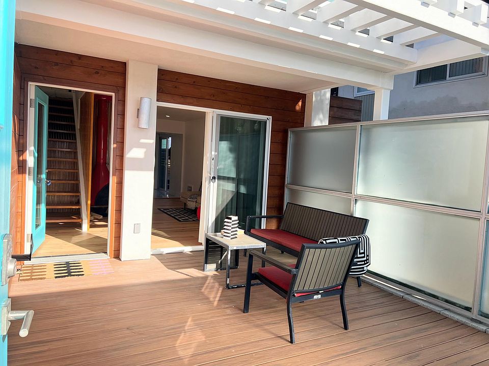 large private entry patio