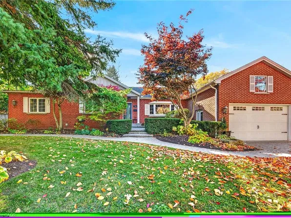 102 Lovers Ln, Hamilton, ON L9G 1G7