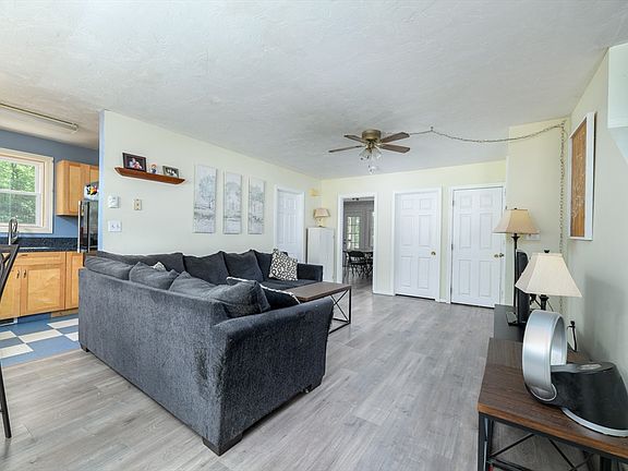 5th image of 20 Stefaniak Ave APT 4