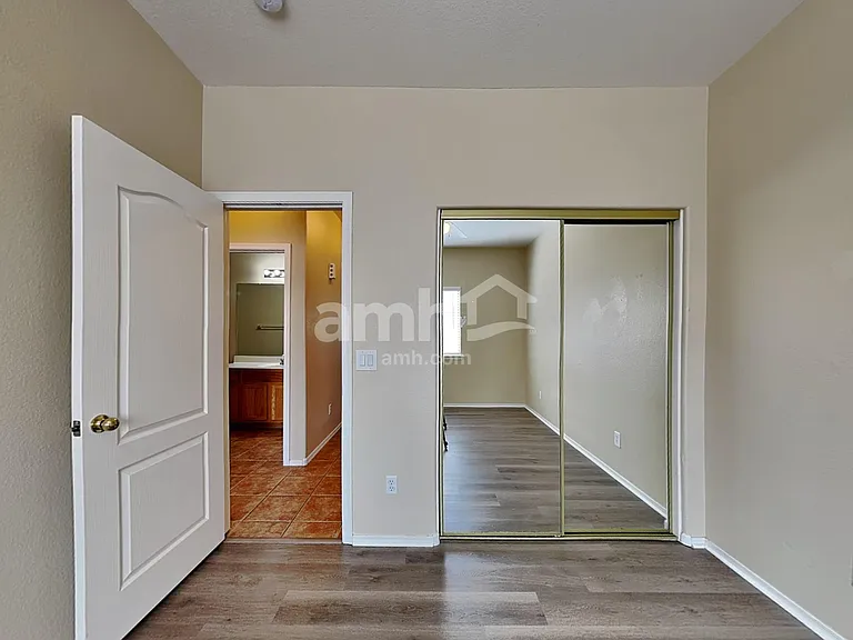 11852 W Cambridge Ave — Photo 16