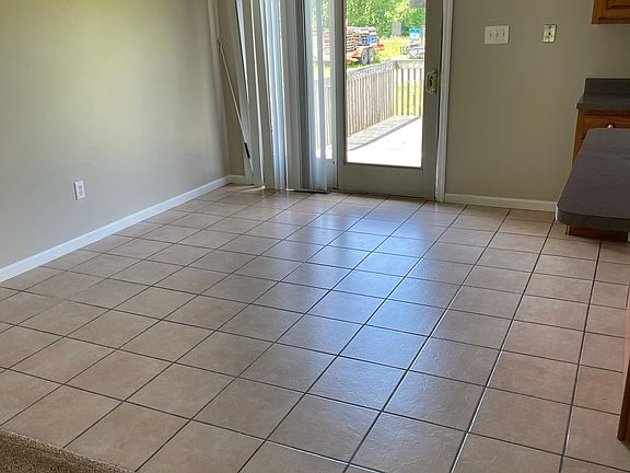 Diningroom and back sliding glass door