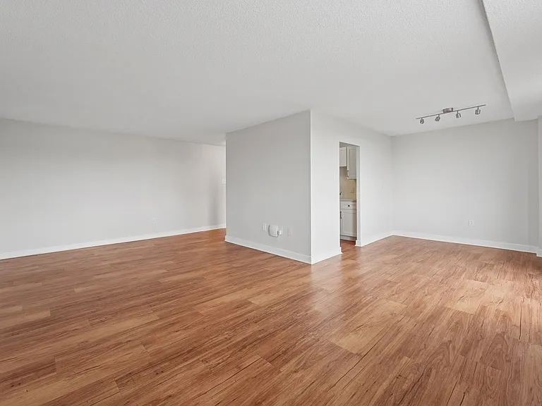 Riverside Apartments — Photo 8