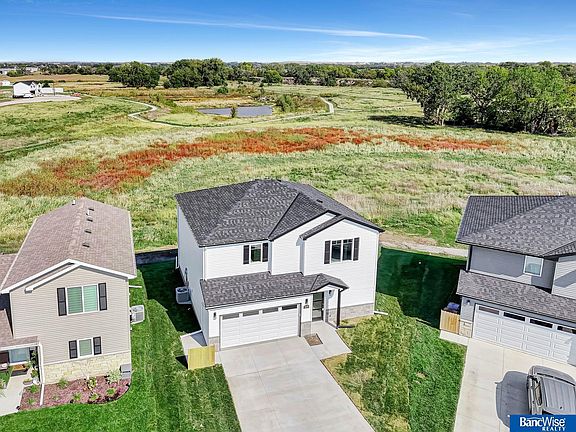 3rd image of 3556 Pearl Crescent Dr
