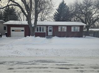 1914 S 17th St, Grand Forks, ND 58201