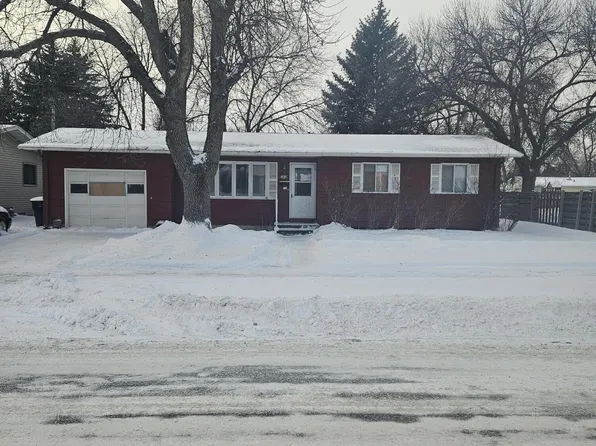 1914 S 17th St, Grand Forks, ND 58201