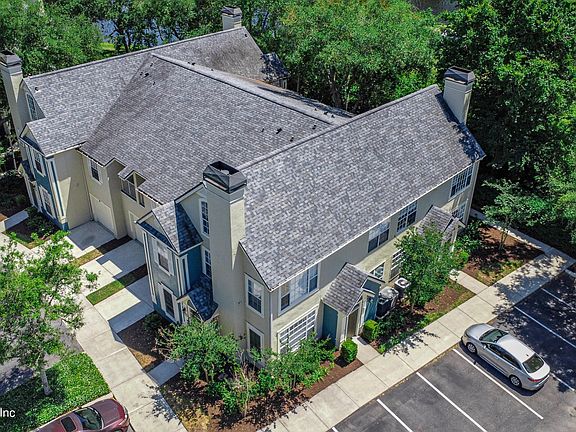 2nd image of 13700 RICHMOND PARK Drive N #606