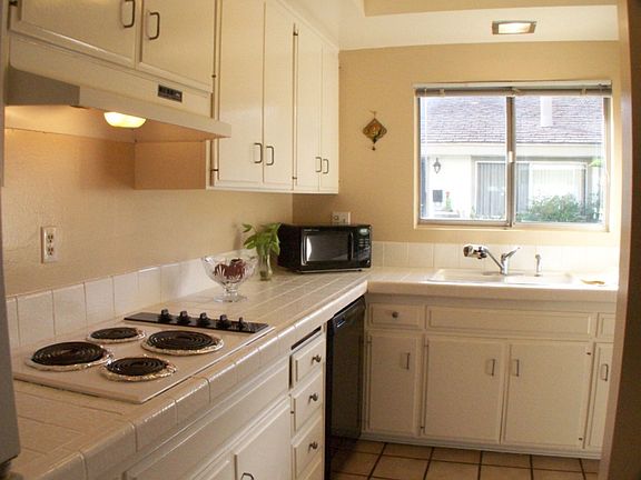 Kitchen w/ new dishwasher