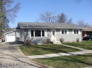 2922 Edgemont St N, Fargo, ND 58102